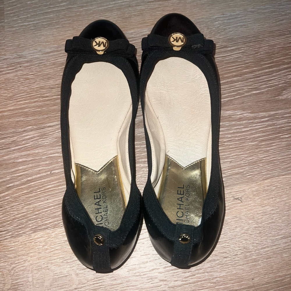 Brand new never worn MK flats
